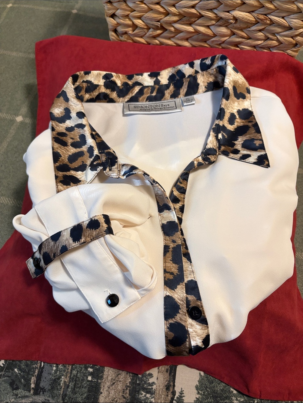 Simonton Says Leopard trim blouse👠